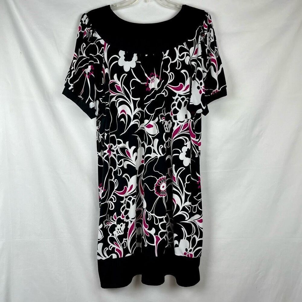 Women’s Floral Crewneck With Buttons Mini Dress - Picture 4 of 10